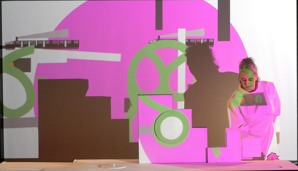 אנשים עושים כל מיני דברים