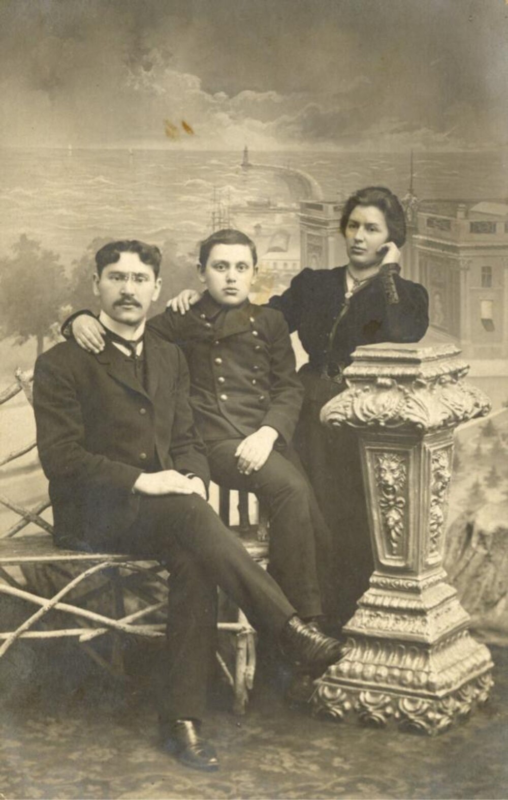 מאניה ושני אחיה אודסה 1912